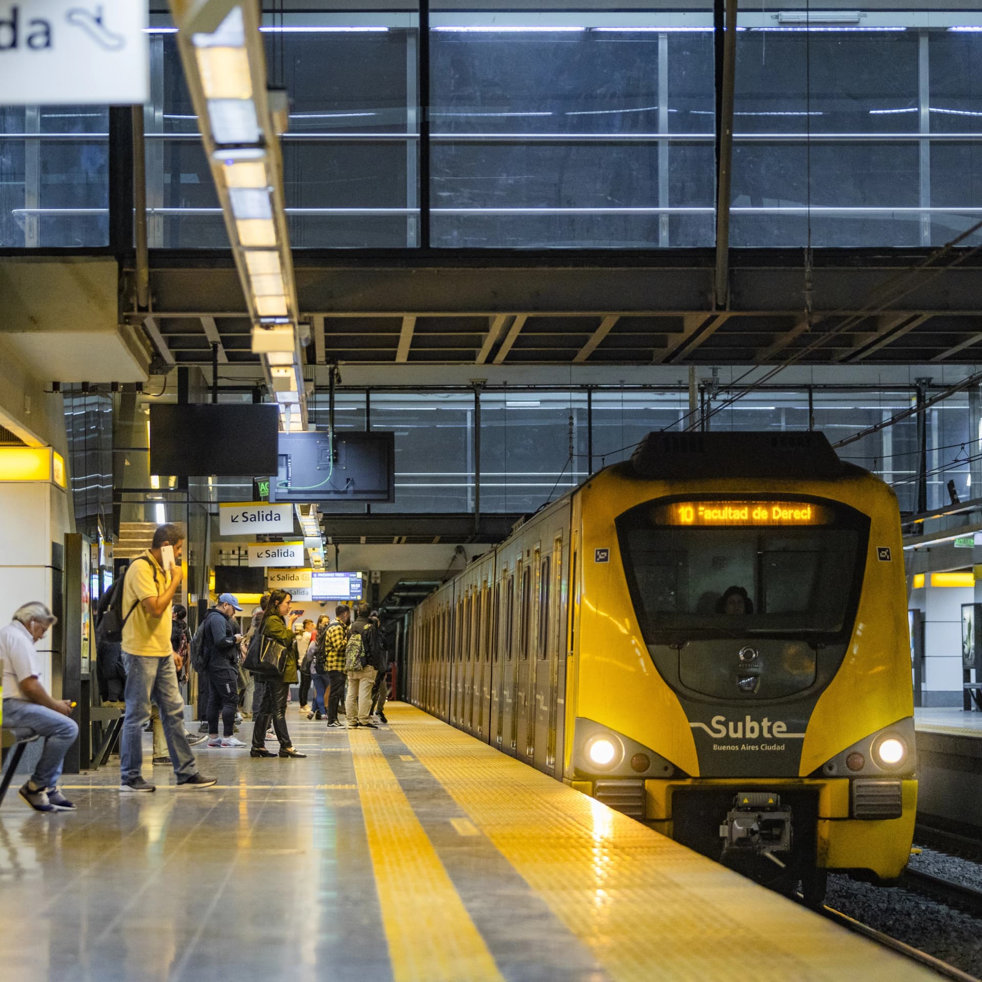 Emova es el nuevo concesionario de la Red de Subte.